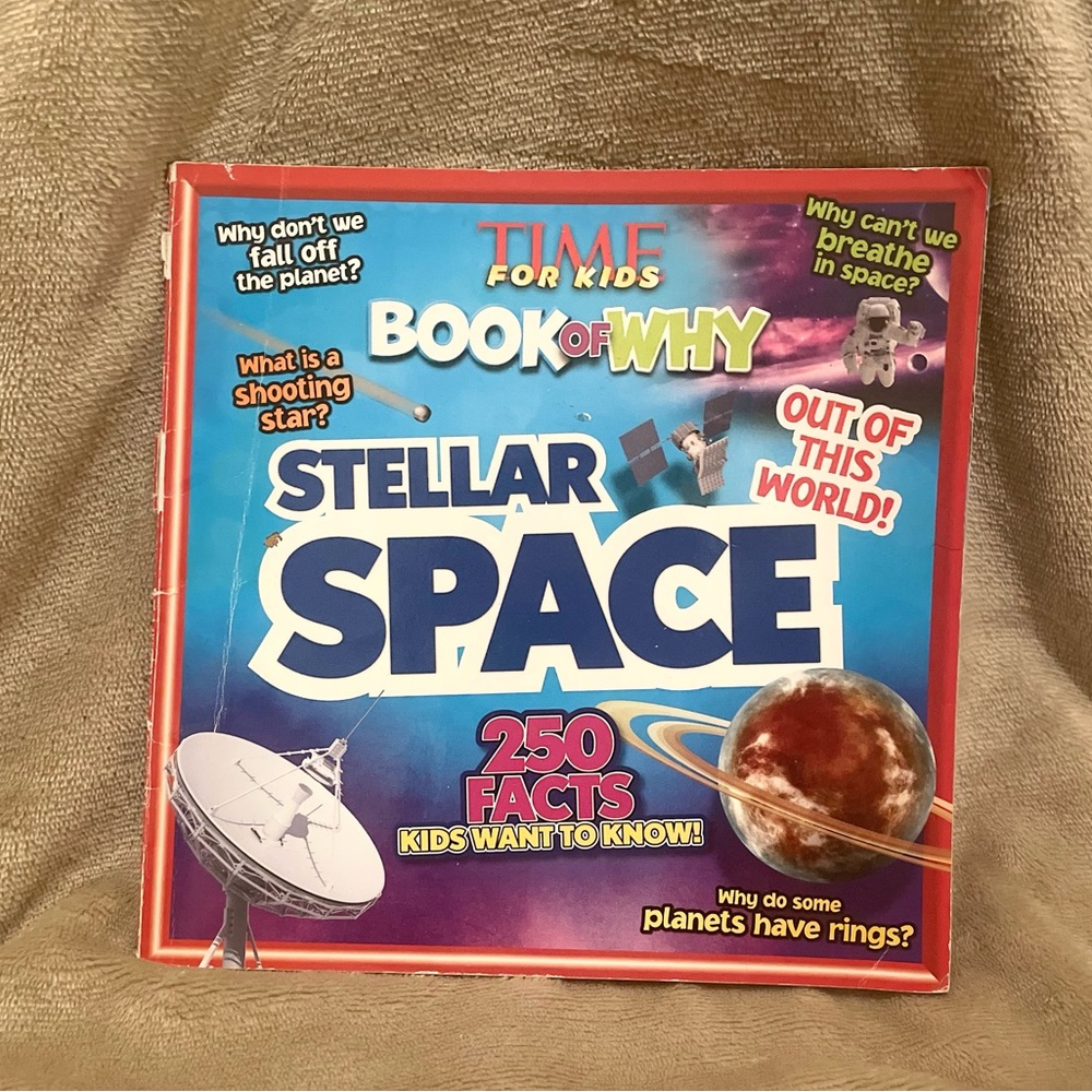 Lot of 2 kids books about space